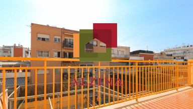 Casa Adosada con Terraza, Garaje y Espacios Adaptables