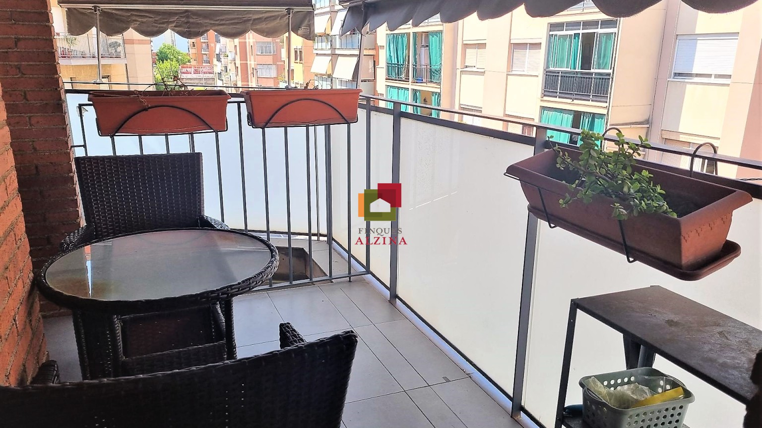 ¡Vivienda exterior, balcón y excelentes calidades!