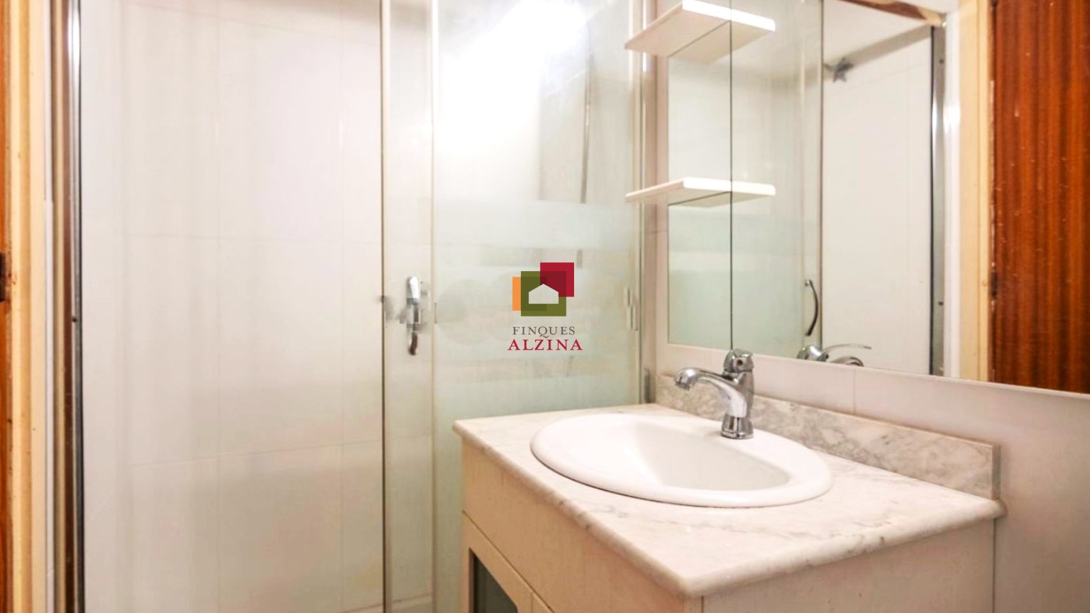 ¡Gran Piso Exterior  con 4 Habitaciones, Ascensor, Piscina  y Plaza de Parking!