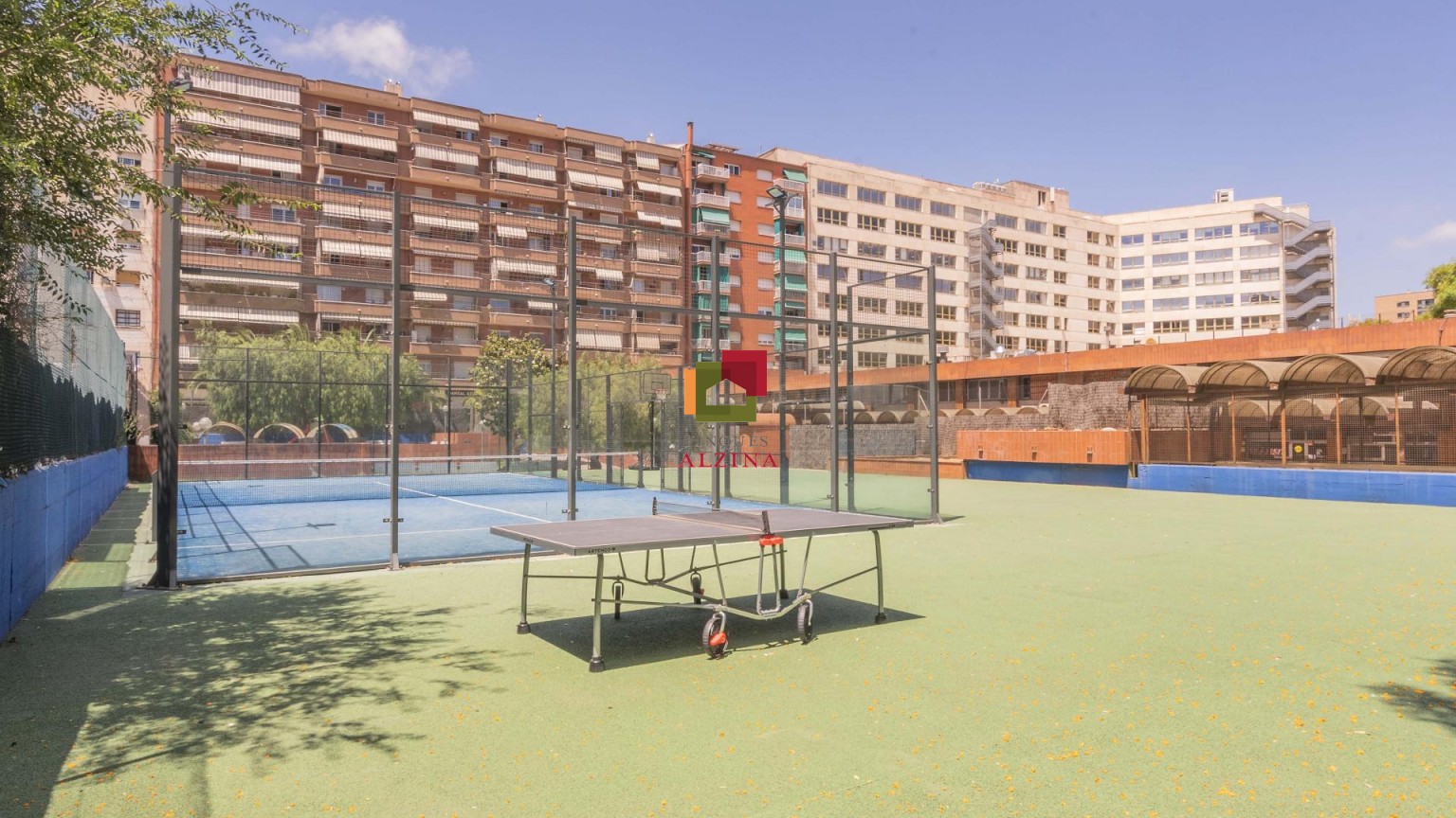 Gran Pis Exterior amb 4 Habitacions, Ascensor, Piscina i Plaza de Parking!