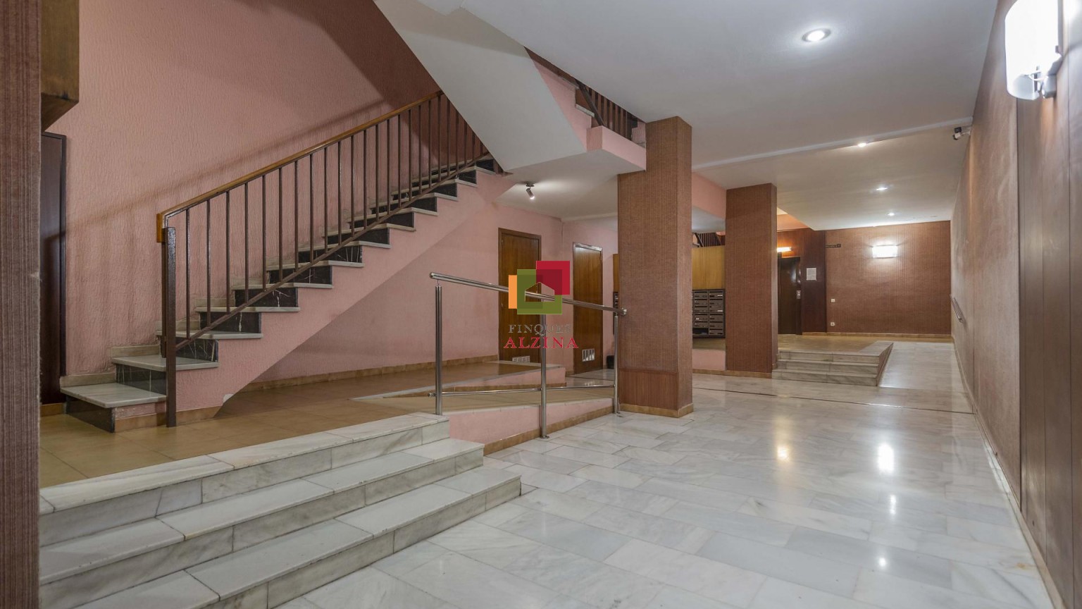 ¡Gran Piso Exterior  con 4 Habitaciones, Ascensor, Piscina  y Plaza de Parking!