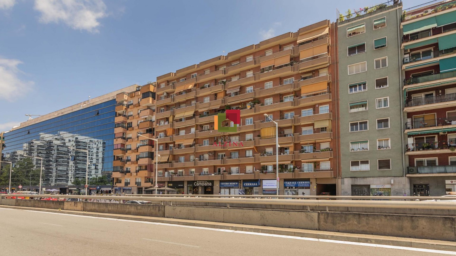 ¡Gran Piso Exterior  con 4 Habitaciones, Ascensor, Piscina  y Plaza de Parking!