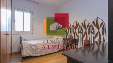 ¡Gran Piso Exterior  con 4 Habitaciones, Ascensor, Piscina  y Plaza de Parking!