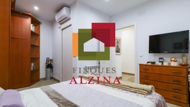 ¡Encantadora casa adosada en venta con un encanto único y una luminosidad excepcional!