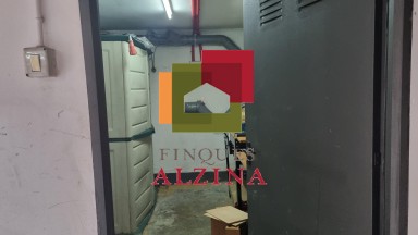 ¡Descubre esta espectacular casa adosada esquinera en el barrio de LES GRASES!