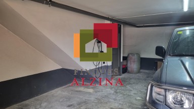 ¡Descubre esta espectacular casa adosada esquinera en el barrio de LES GRASES!