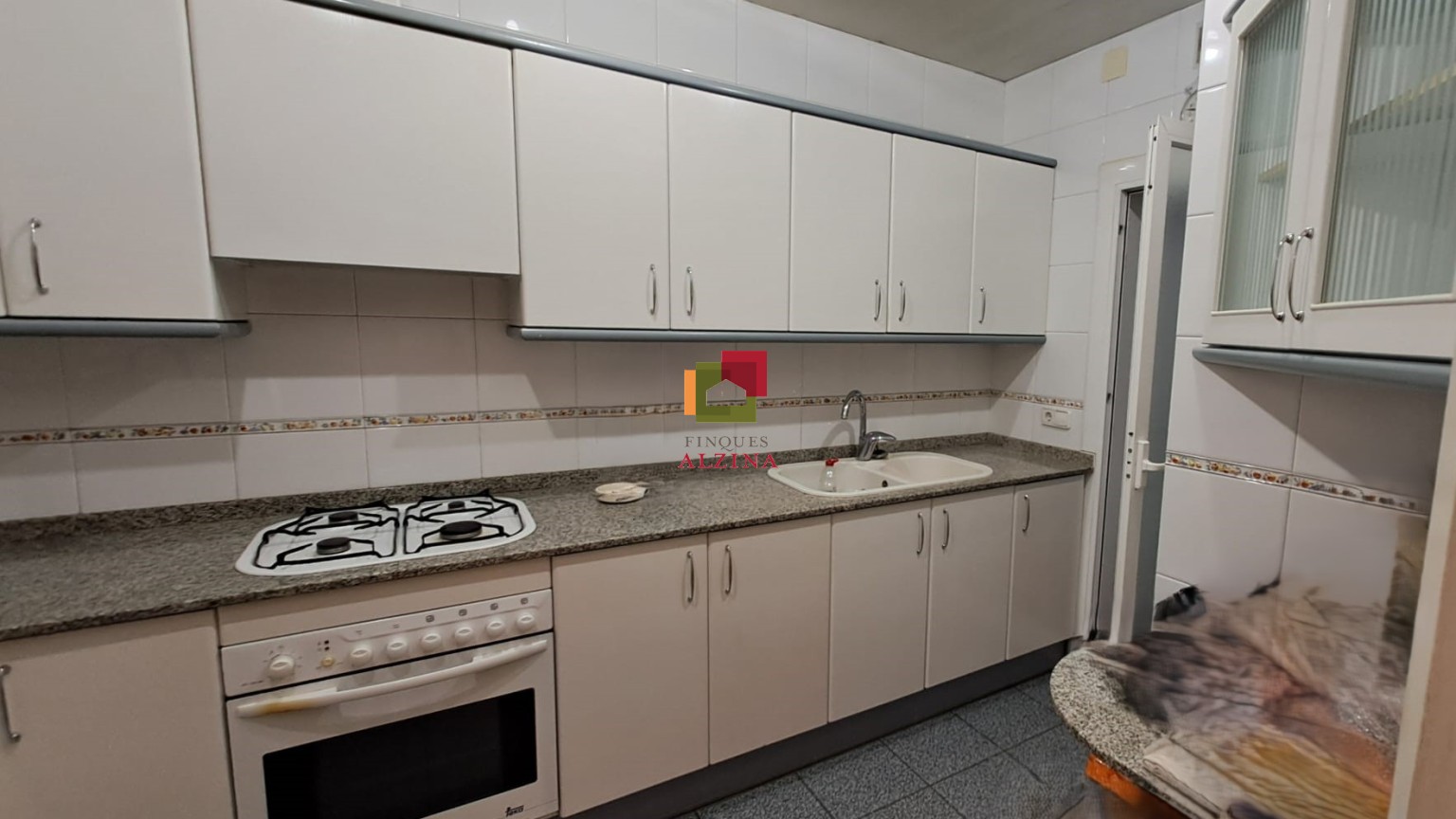 Vivienda familiar con potencial en excelente zona