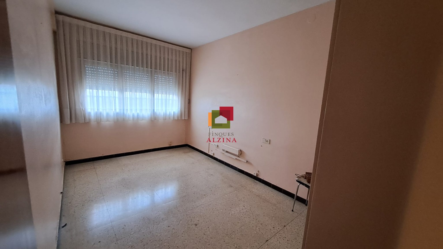 Vivienda familiar con potencial en excelente zona