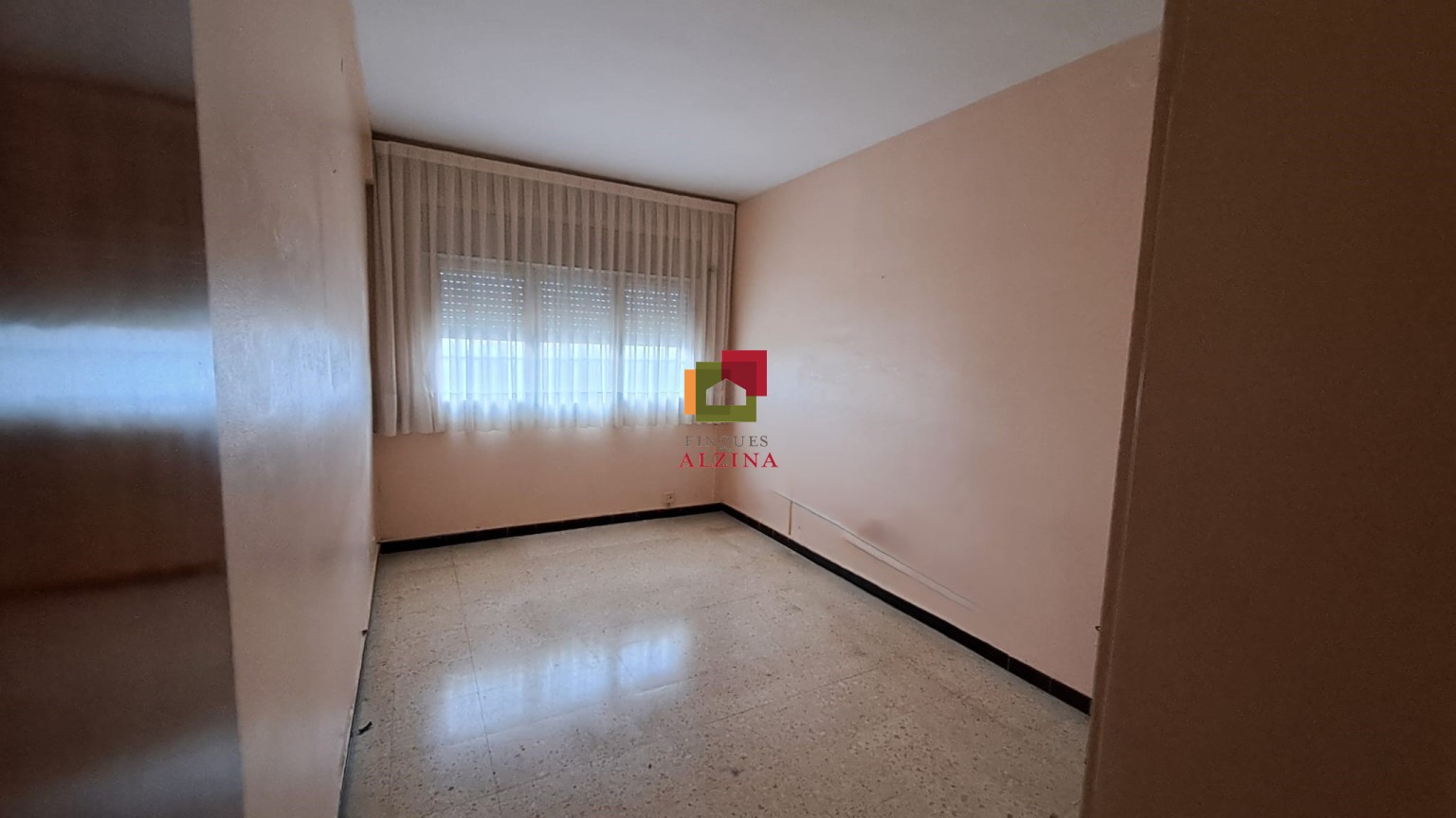 Vivienda familiar con potencial en excelente zona