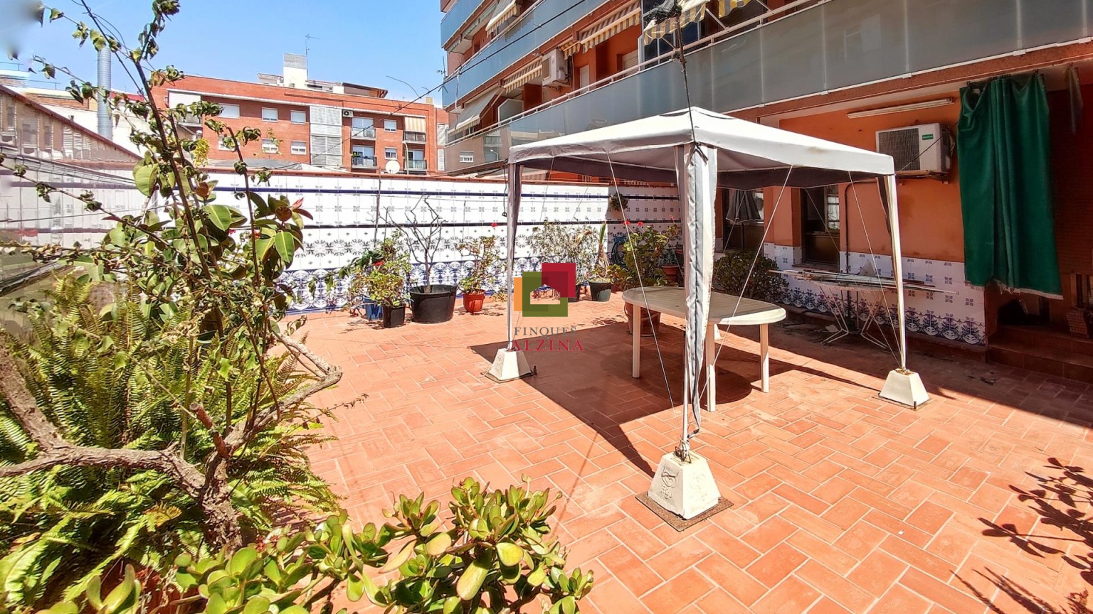 Vivienda con extraordinario patio