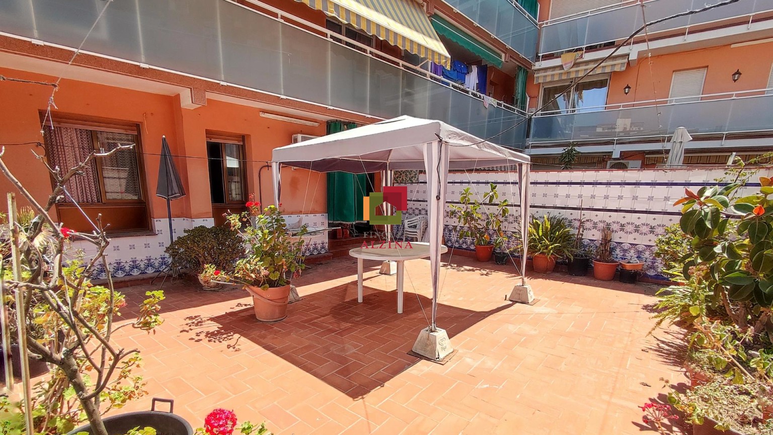 Vivienda con extraordinario patio