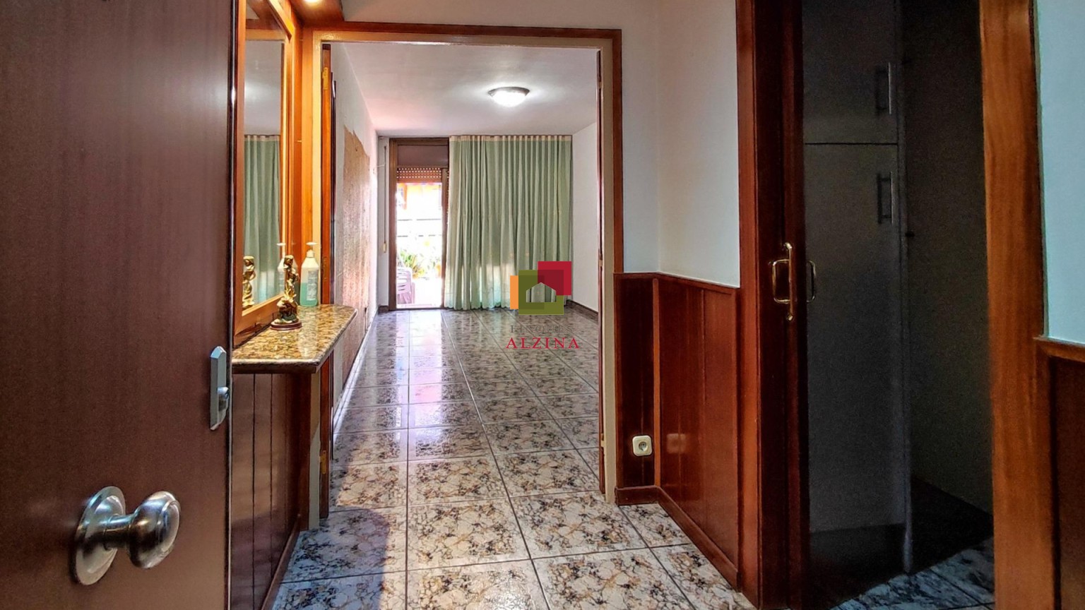 Vivienda con extraordinario patio