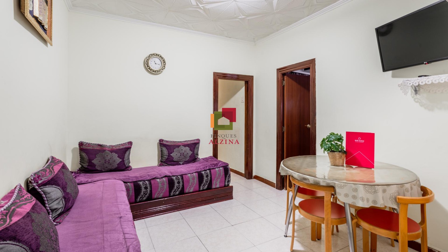 UN HOGAR QUE ENAMORA POR SU LUZ Y CALIDEZ