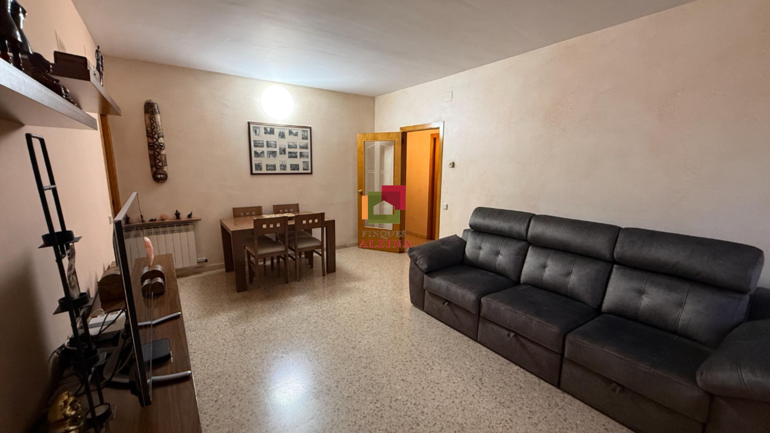 PISO LUMINOSO CON BALCÓN EN UNA DE LAS MEJORES ZONAS DE CORNELLÀ.