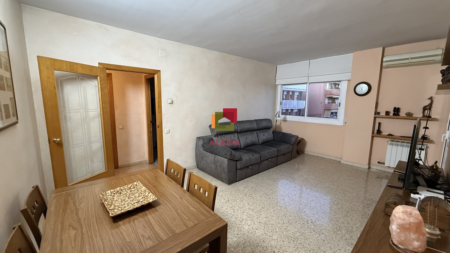 PISO LUMINOSO CON BALCÓN EN UNA DE LAS MEJORES ZONAS DE CORNELLÀ.