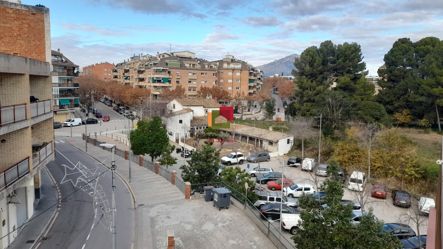 Luminoso piso esquinero con terraza y vistas