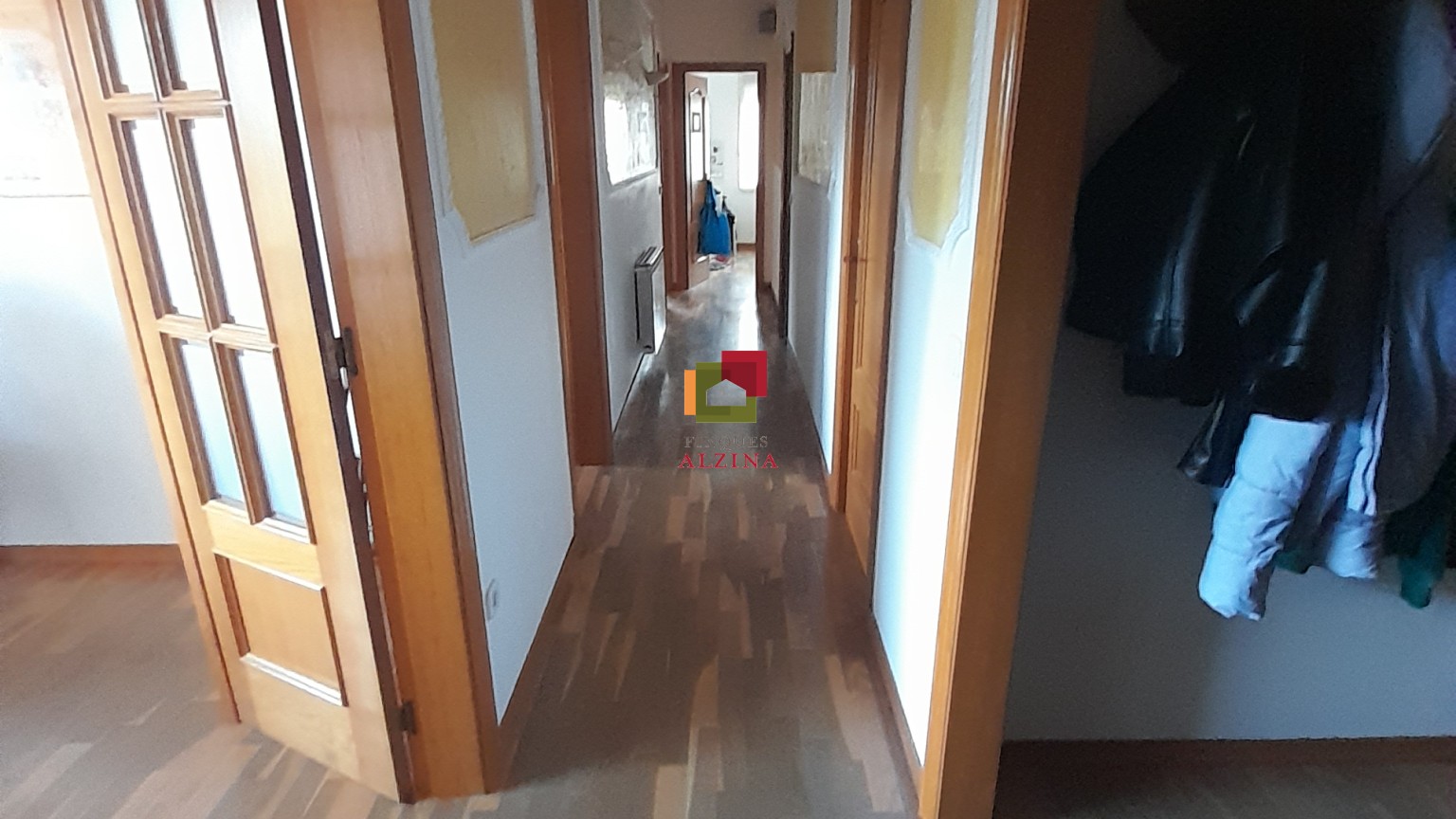 Luminoso piso esquinero con terraza y vistas