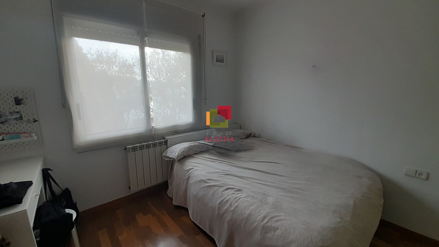 Luminoso piso esquinero con terraza y vistas