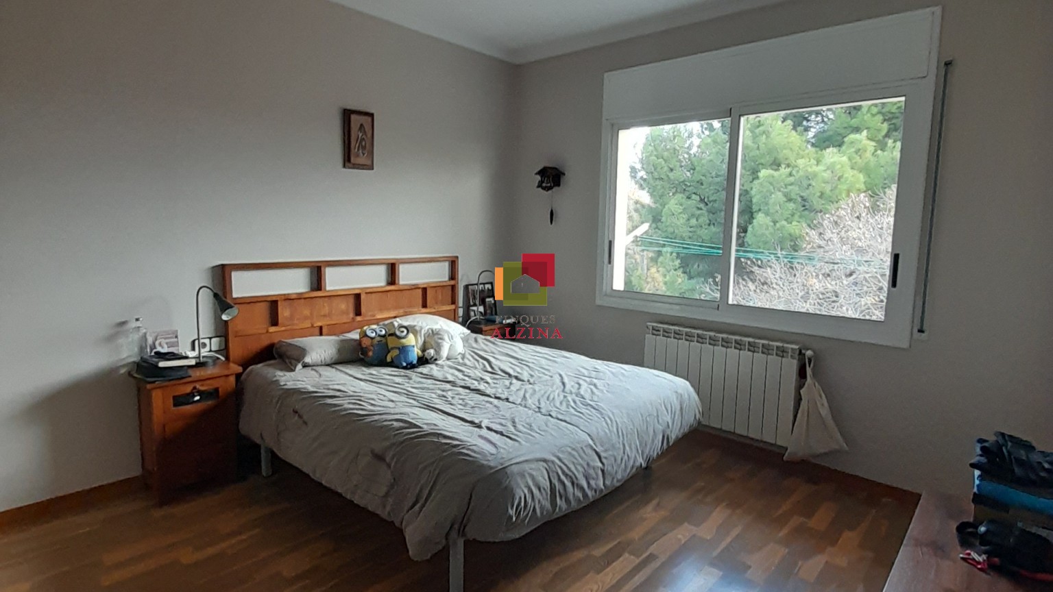 Luminoso piso esquinero con terraza y vistas