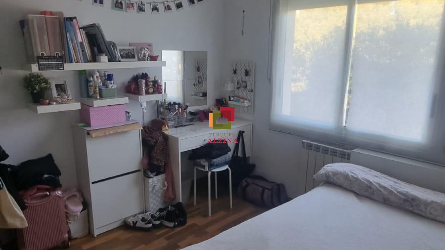 Luminoso piso esquinero con terraza y vistas