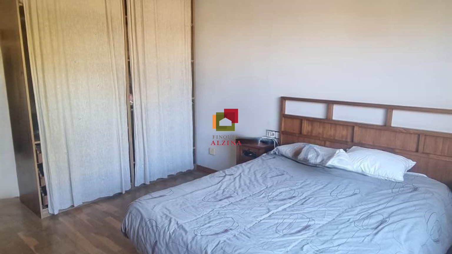 Luminoso piso esquinero con terraza y vistas