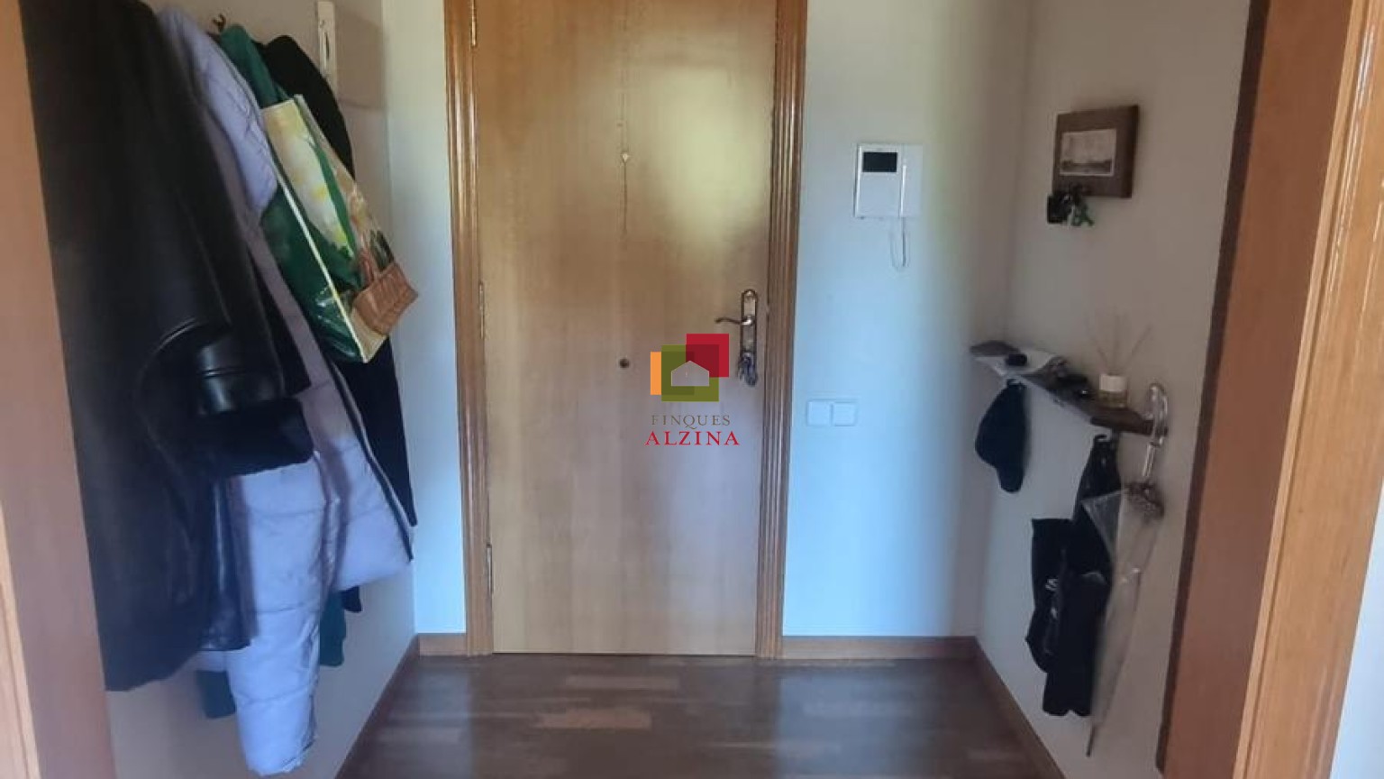 Luminoso piso esquinero con terraza y vistas