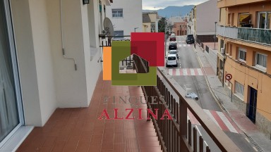 Luminoso piso esquinero con terraza y vistas