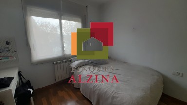 Luminoso piso esquinero con terraza y vistas