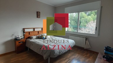 Luminoso piso esquinero con terraza y vistas