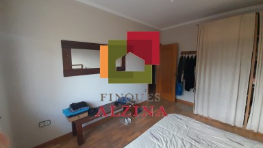 Luminoso piso esquinero con terraza y vistas