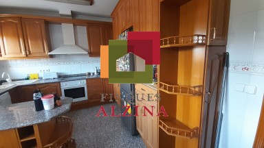 Luminoso piso esquinero con terraza y vistas