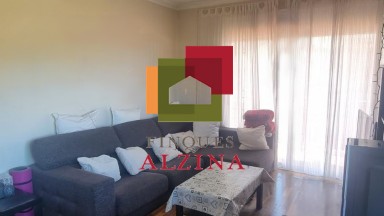 Luminoso piso esquinero con terraza y vistas