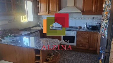 Luminoso piso esquinero con terraza y vistas