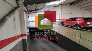 LUMINOSO PISO CON BALCÓN, ASCENSOR Y PARKING