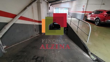 LUMINOSO PISO CON BALCÓN, ASCENSOR Y PARKING