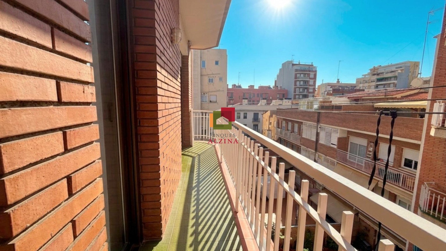 LUMINOSO PISO REFORMADO CON BALCÓN JUNTO A RAMBLA JUST OLIVERAS