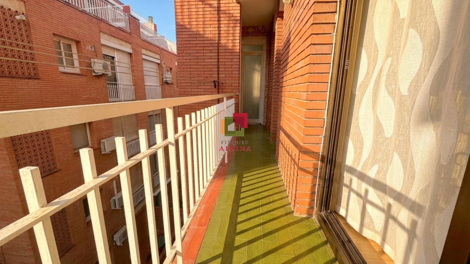 LUMINOSO PISO REFORMADO CON BALCÓN JUNTO A RAMBLA JUST OLIVERAS