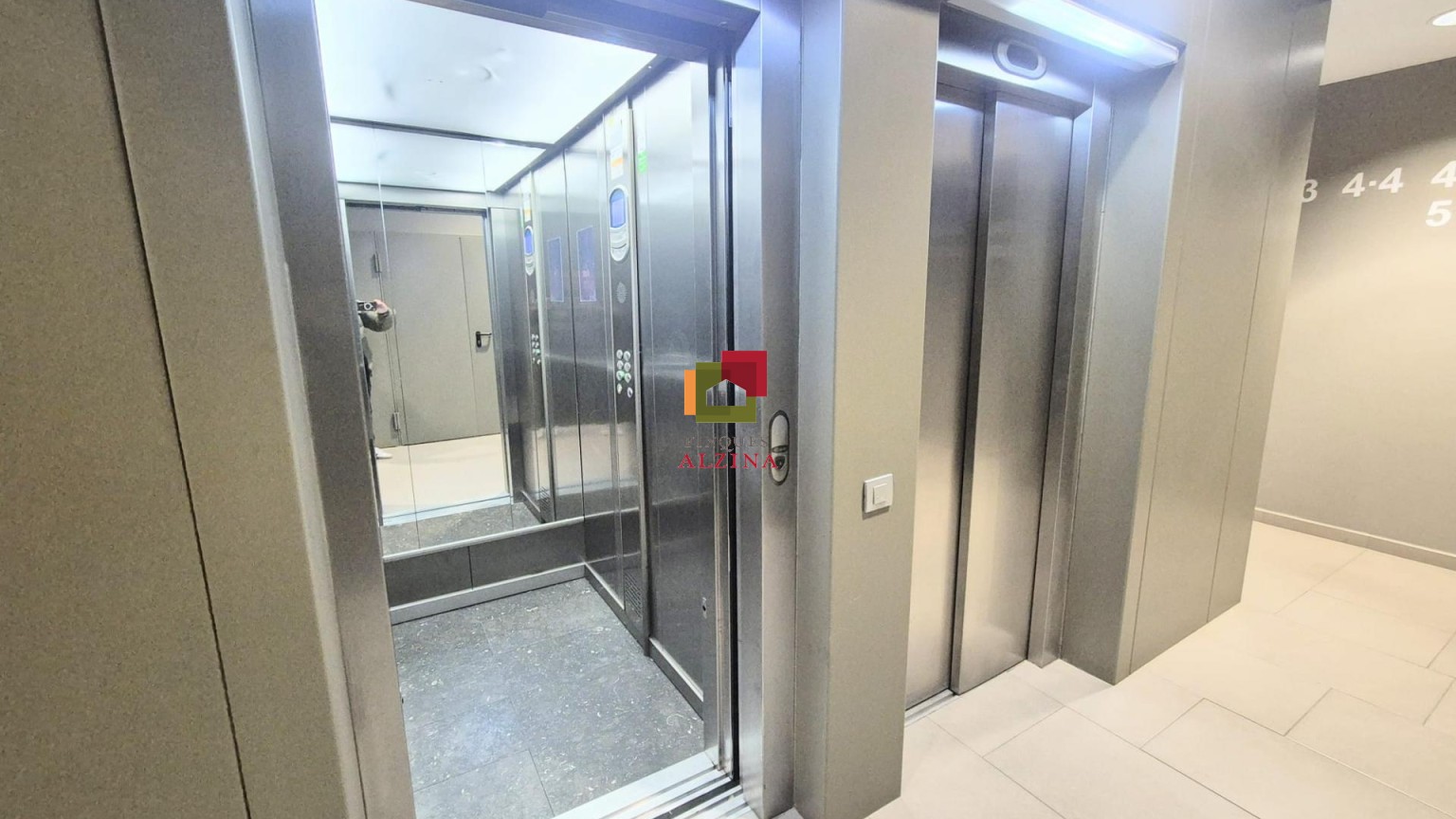 Exclusivo piso en el corazón de Barcelona, a un minuto de Portal del Ángel y Plaza Catalunya