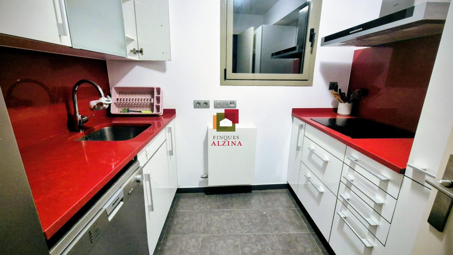 Exclusivo piso en el corazón de Barcelona, a un minuto de Portal del Ángel y Plaza Catalunya