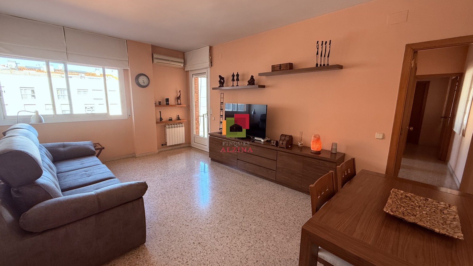 PISO LUMINOSO CON BALCÓN EN UNA DE LAS MILLORES ZONAS DE CORNELLÀ.