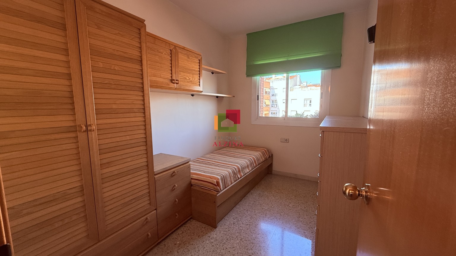 PISO LUMINOSO CON BALCÓN EN UNA DE LAS MILLORES ZONAS DE CORNELLÀ.