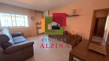 PISO LUMINOSO CON BALCÓN EN UNA DE LAS MILLORES ZONAS DE CORNELLÀ.