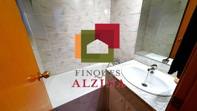 PISO LUMINOSO CON BALCÓN EN UNA DE LAS MILLORES ZONAS DE CORNELLÀ.