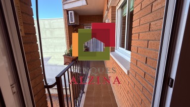 PISO LUMINOSO CON BALCÓN EN UNA DE LAS MILLORES ZONAS DE CORNELLÀ.