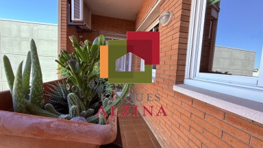 PISO LUMINOSO CON BALCÓN EN UNA DE LAS MILLORES ZONAS DE CORNELLÀ.