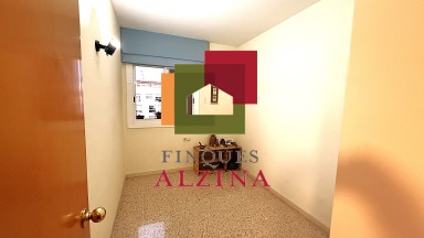 PISO LUMINOSO CON BALCÓN EN UNA DE LAS MILLORES ZONAS DE CORNELLÀ.
