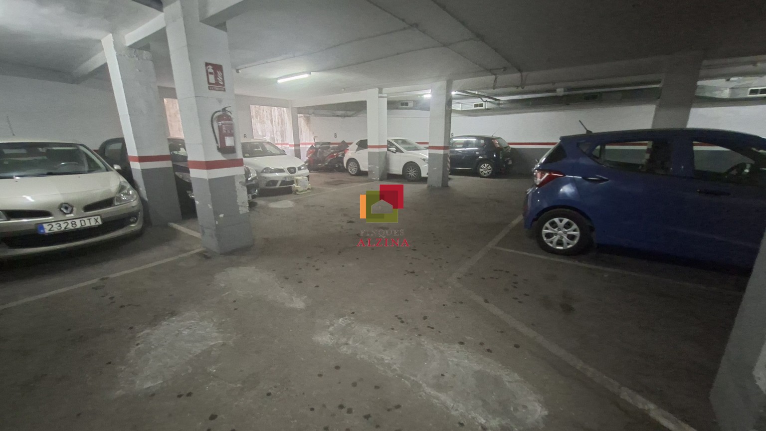 Plaza de aparcamiento en venta en Can Vidalet – Esplugues de Llobregat