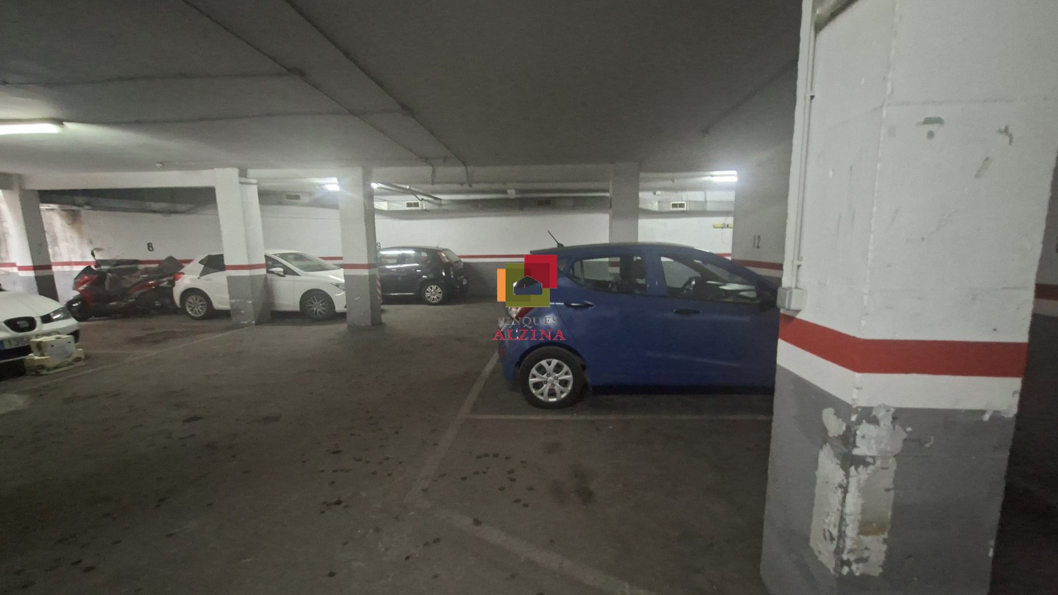 Plaza de aparcamiento en venta en Can Vidalet – Esplugues de Llobregat