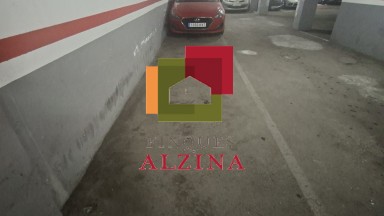 Plaza de aparcamiento en venta en Can Vidalet – Esplugues de Llobregat