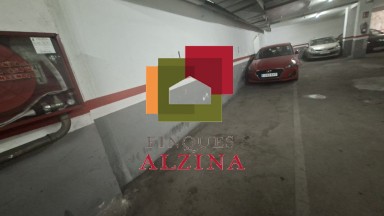Plaza de aparcamiento en venta en Can Vidalet – Esplugues de Llobregat